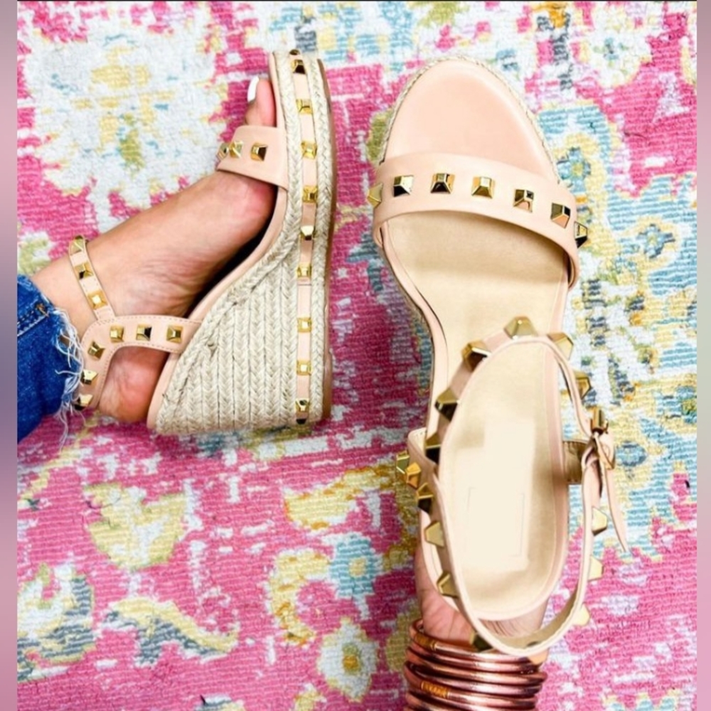 NIB gold rockstar studded platform wedges